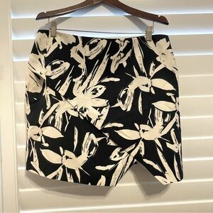 Banana Republic Womens Black and White Abstract/Asymmetric Faux-Wrap V-Cut Skirt